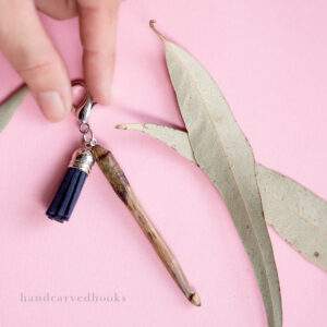 AUSSIE PINE HOOK WITH TASSEL