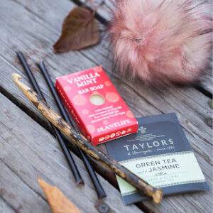 RUSTIC HOOK & POM TEA SET